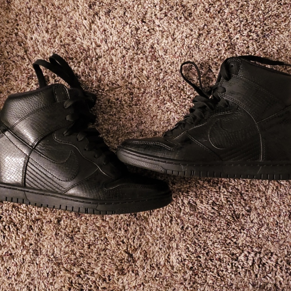 Nike heels swoosh